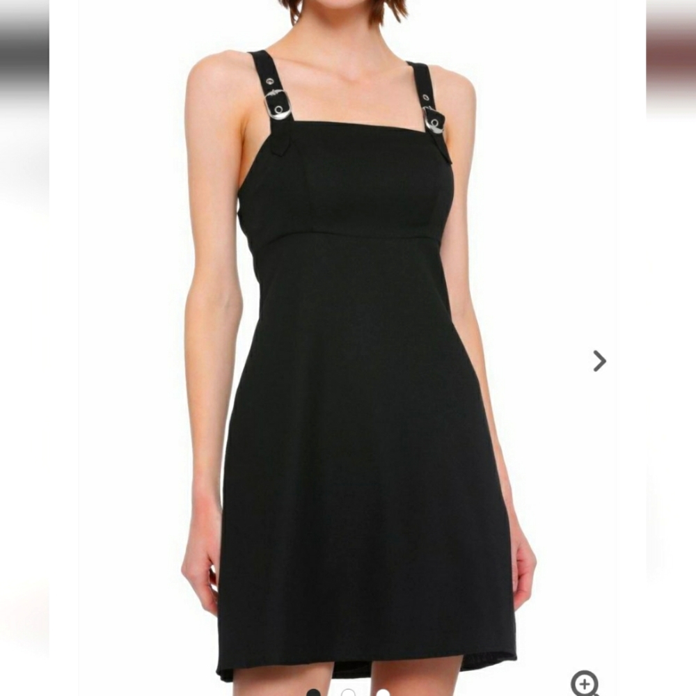 Pinafore dress (hot topic)